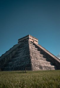 C'est une photo d'une pyramide maya prise au Mexique afin d'illustré le texte qui parle de l'origine du chocolat qui ce trouve chez les maya 